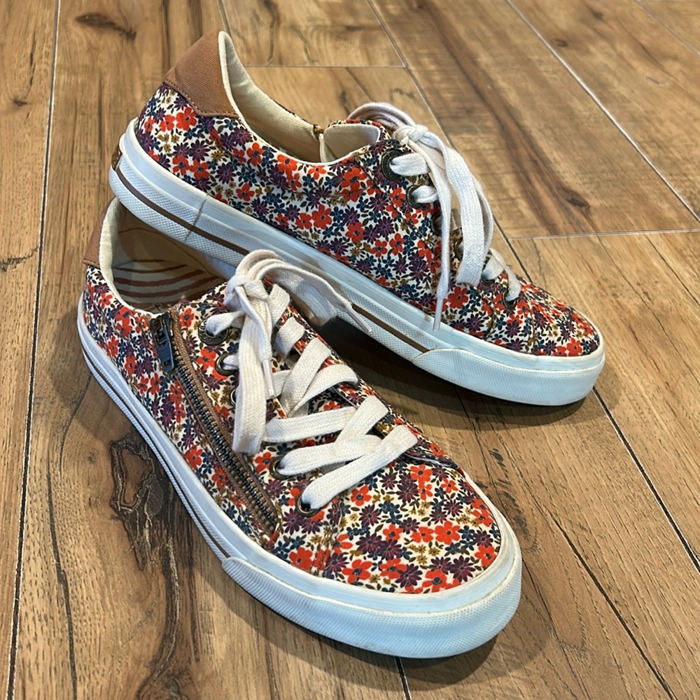 TAOS Z Soul Floral Canvas Sneakers size 7